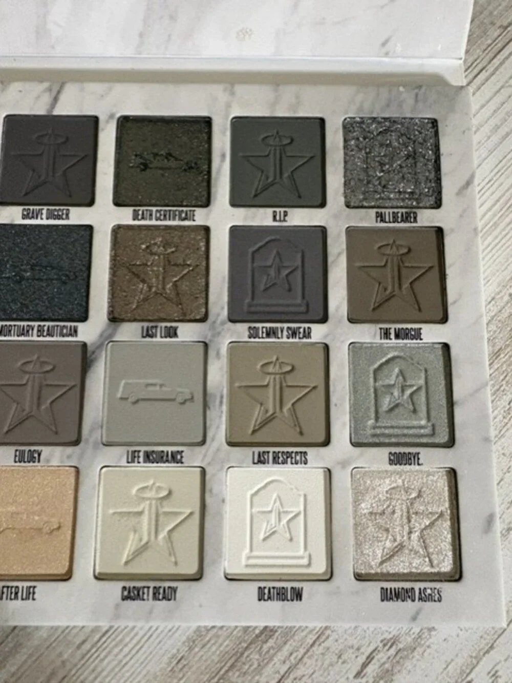 Jeffree Star Cosmetic Cremated Eyeshadow Palette 24 Shade Gothic Grayscale Vegan